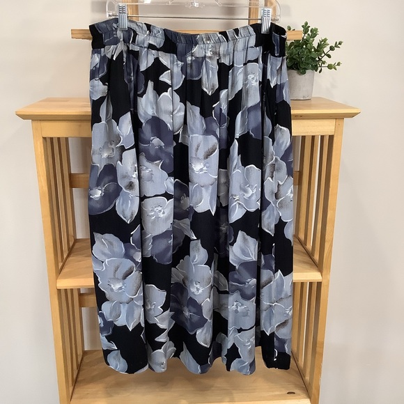 Antels Dresses & Skirts - VTG 1990s Antels Plus Size Black Grey Floral Midi Skirt Elastic Waist Size 20